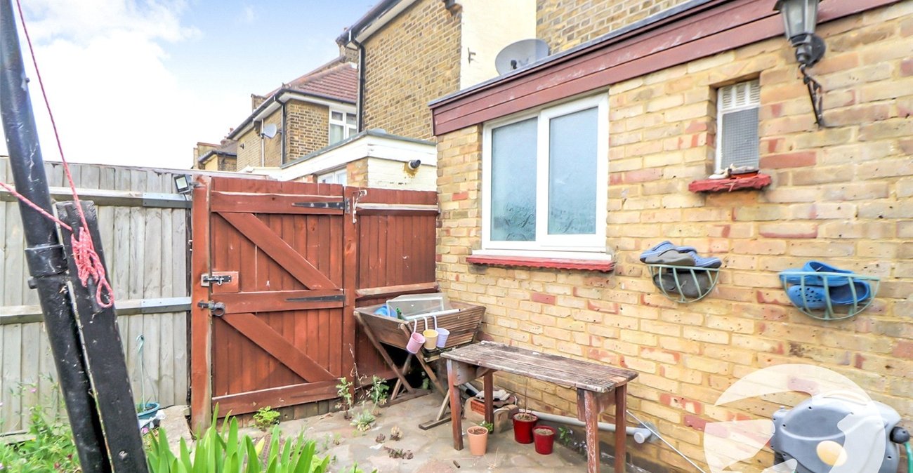 3 bedroom house for sale in Erith | Robinson Jackson