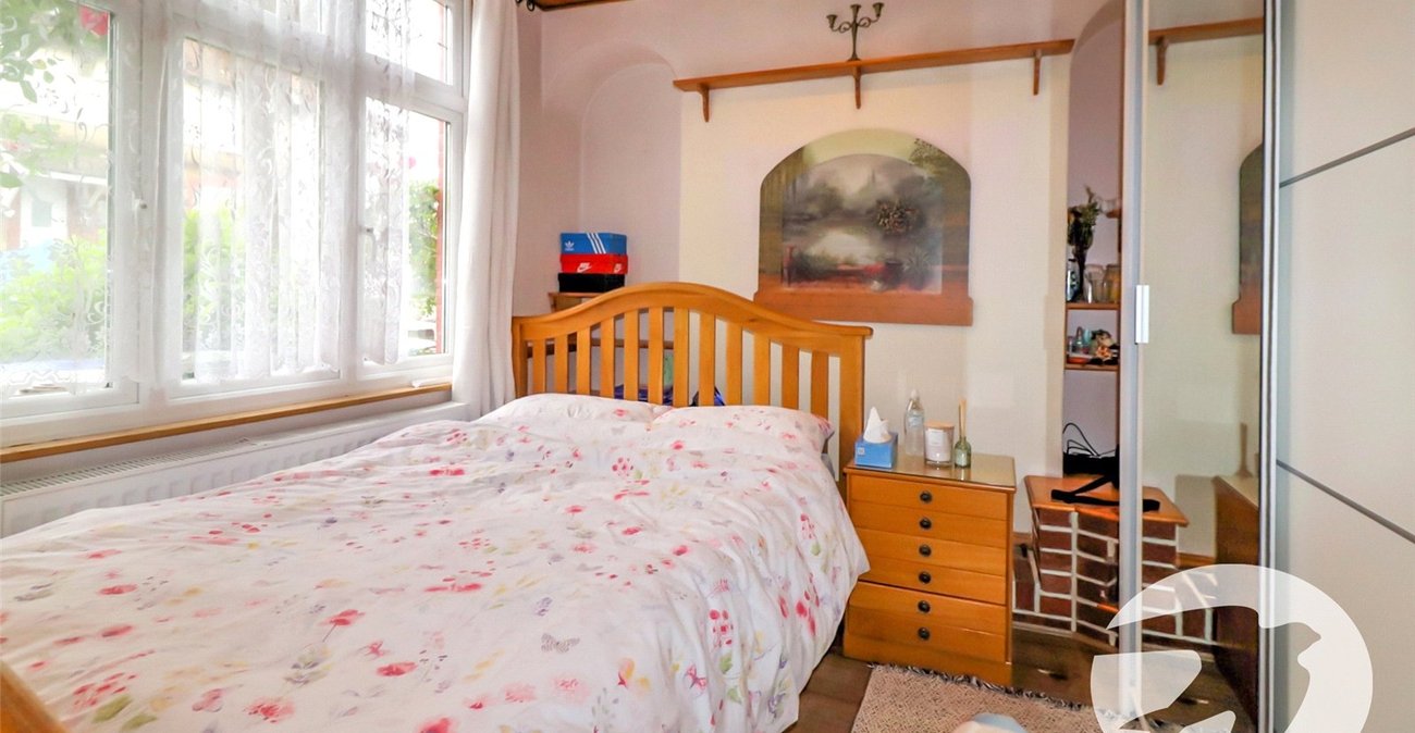 3 bedroom house for sale in Erith | Robinson Jackson