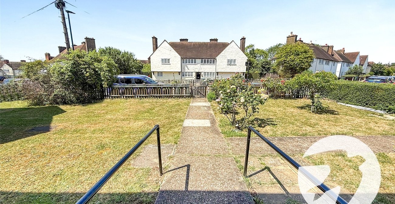 2 bedroom property for sale in London | Robinson Jackson