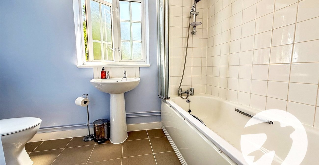 2 bedroom property for sale in London | Robinson Jackson