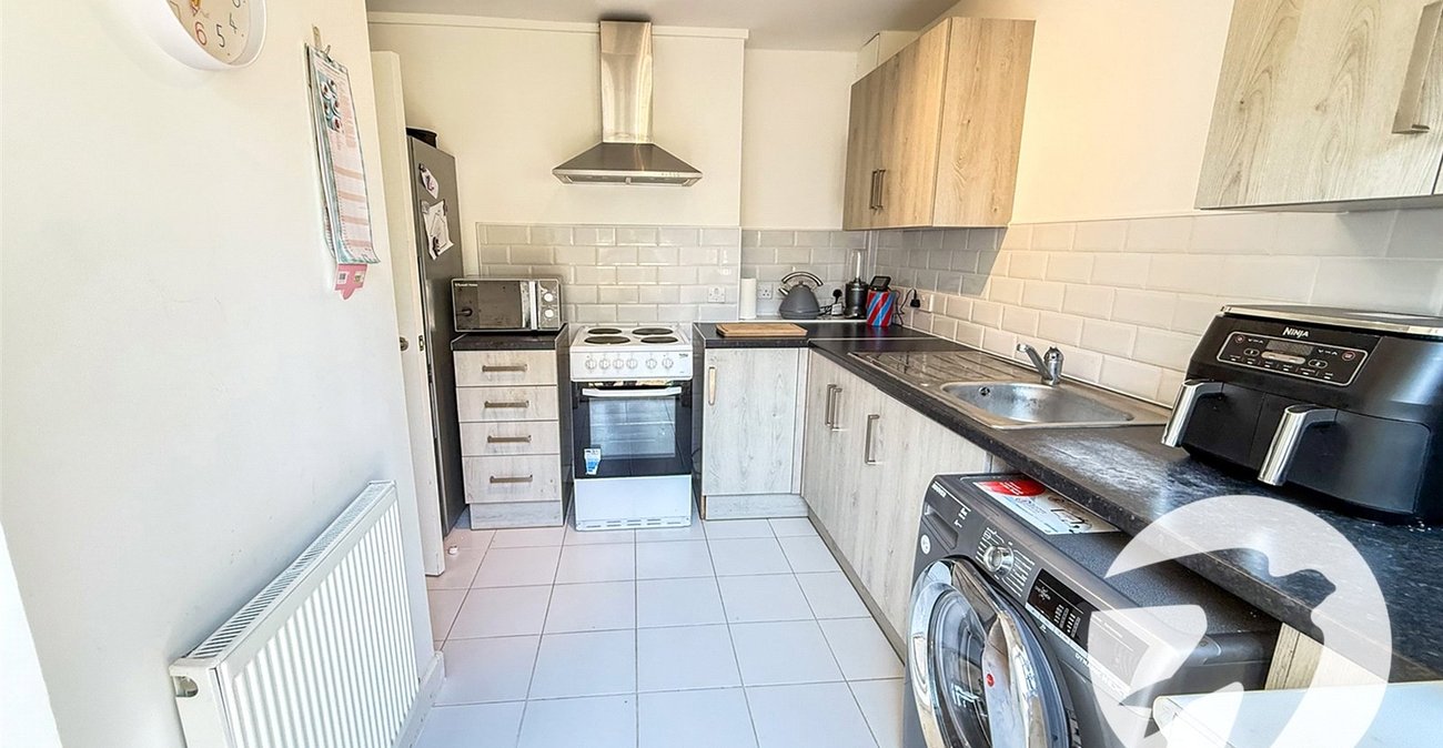 2 bedroom property for sale in London | Robinson Jackson