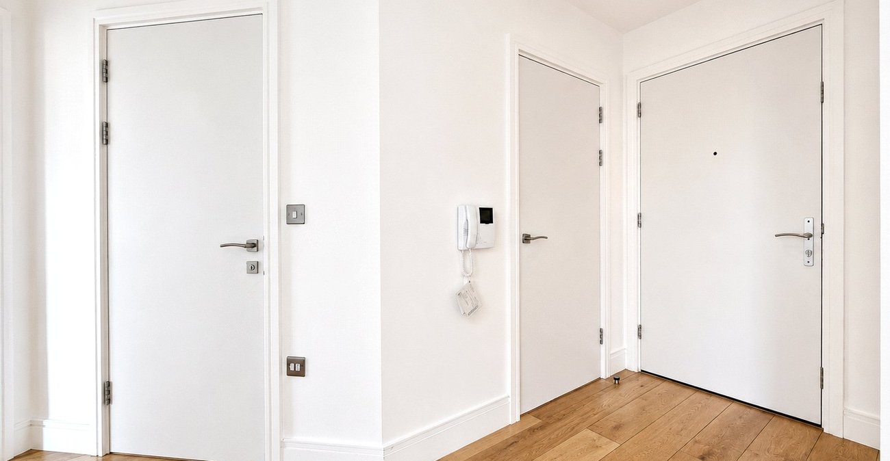 2 bedroom property for sale in London | Robinson Jackson