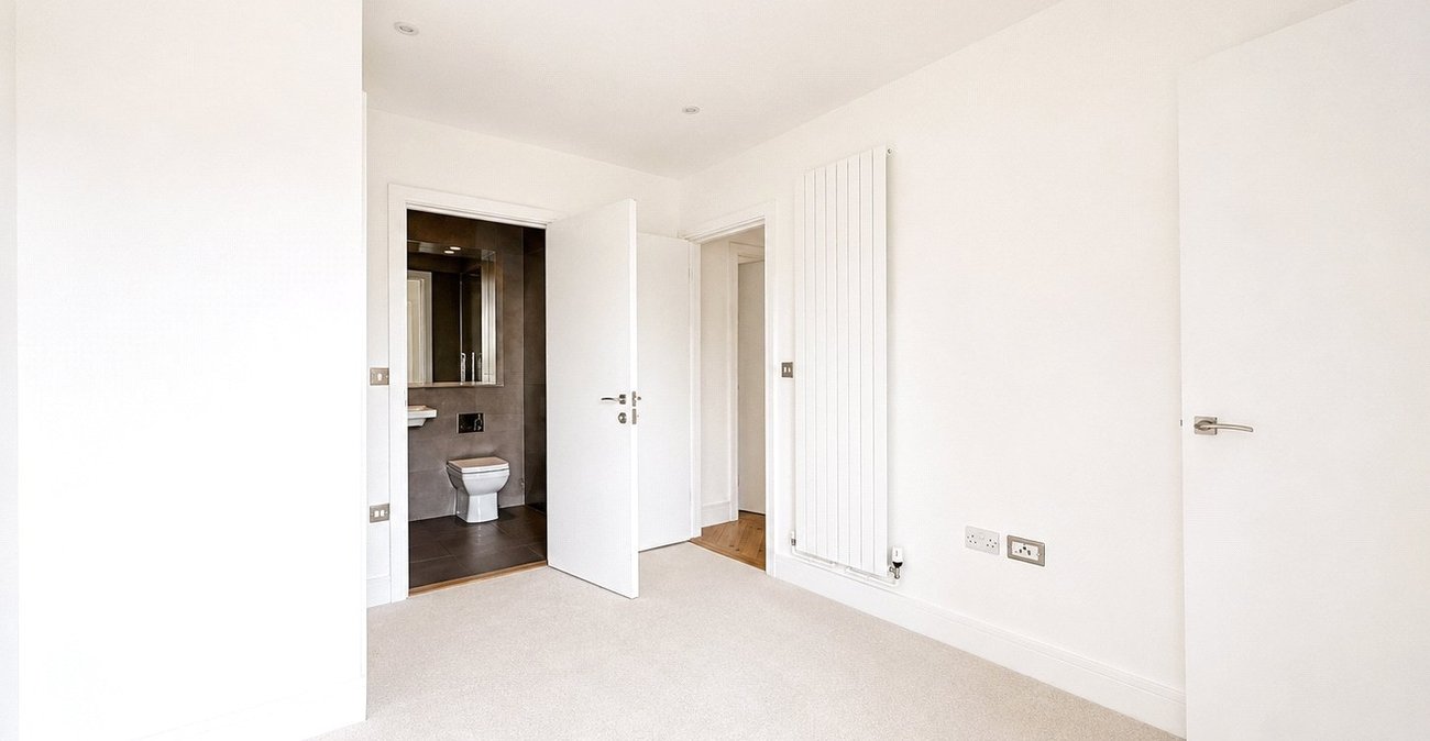 2 bedroom property for sale in London | Robinson Jackson