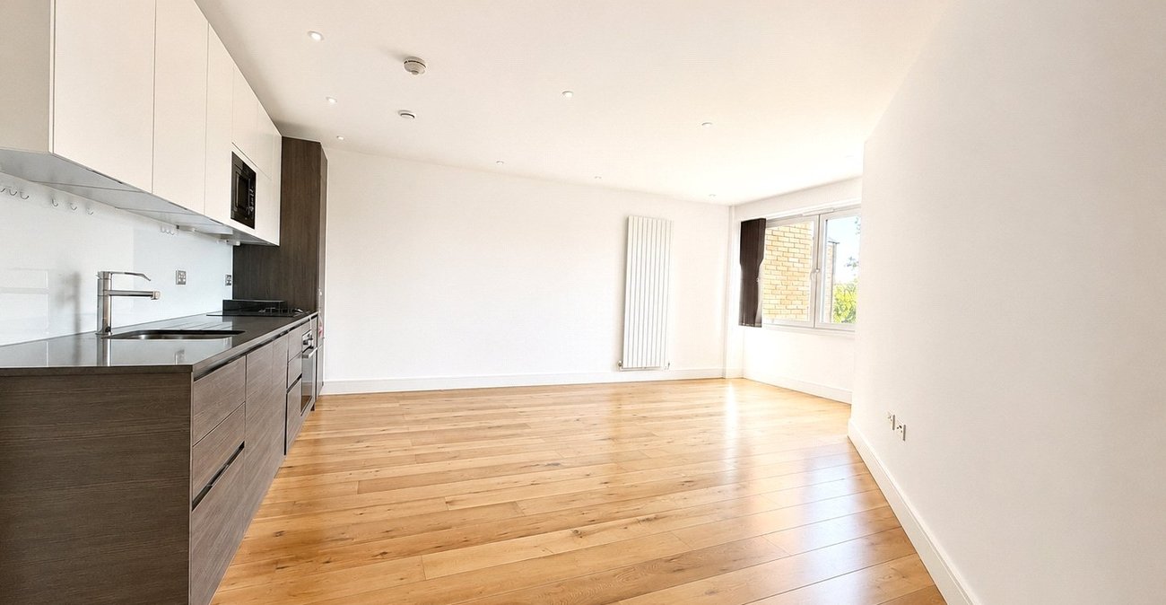 2 bedroom property for sale in London | Robinson Jackson