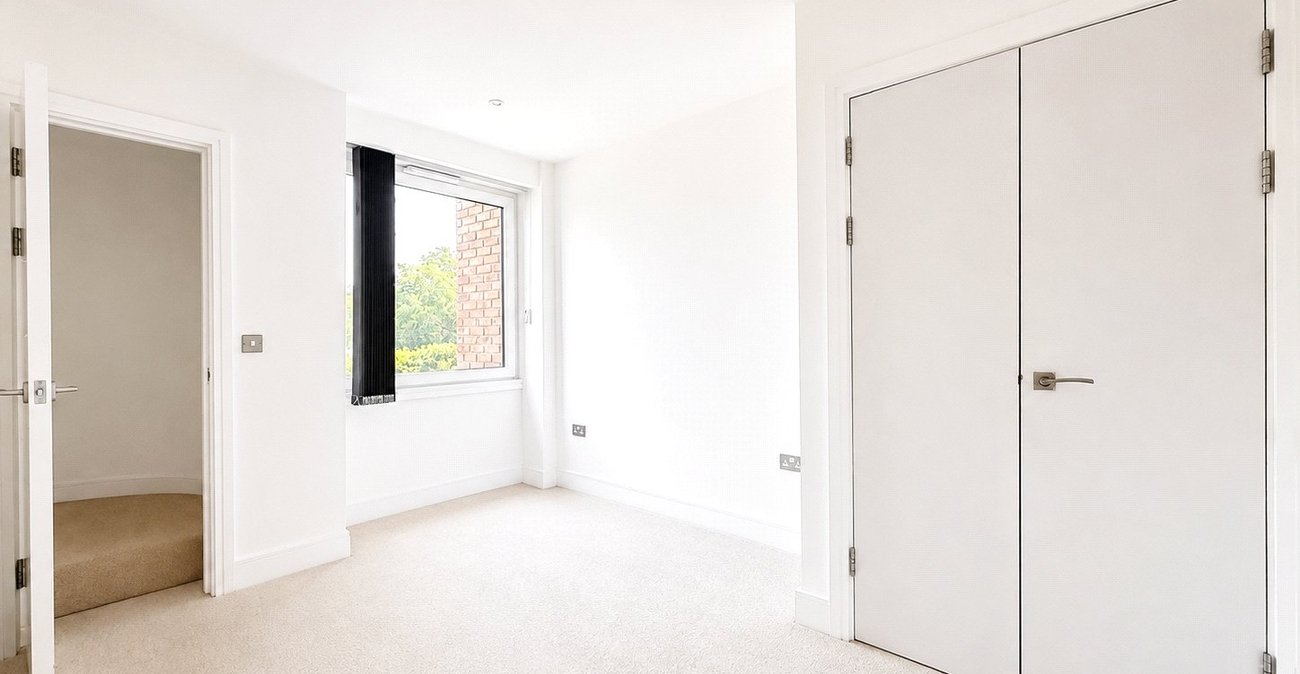 2 bedroom property for sale in London | Robinson Jackson