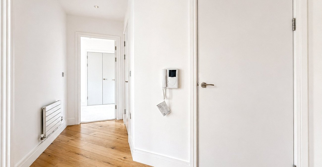 2 bedroom property for sale in London | Robinson Jackson