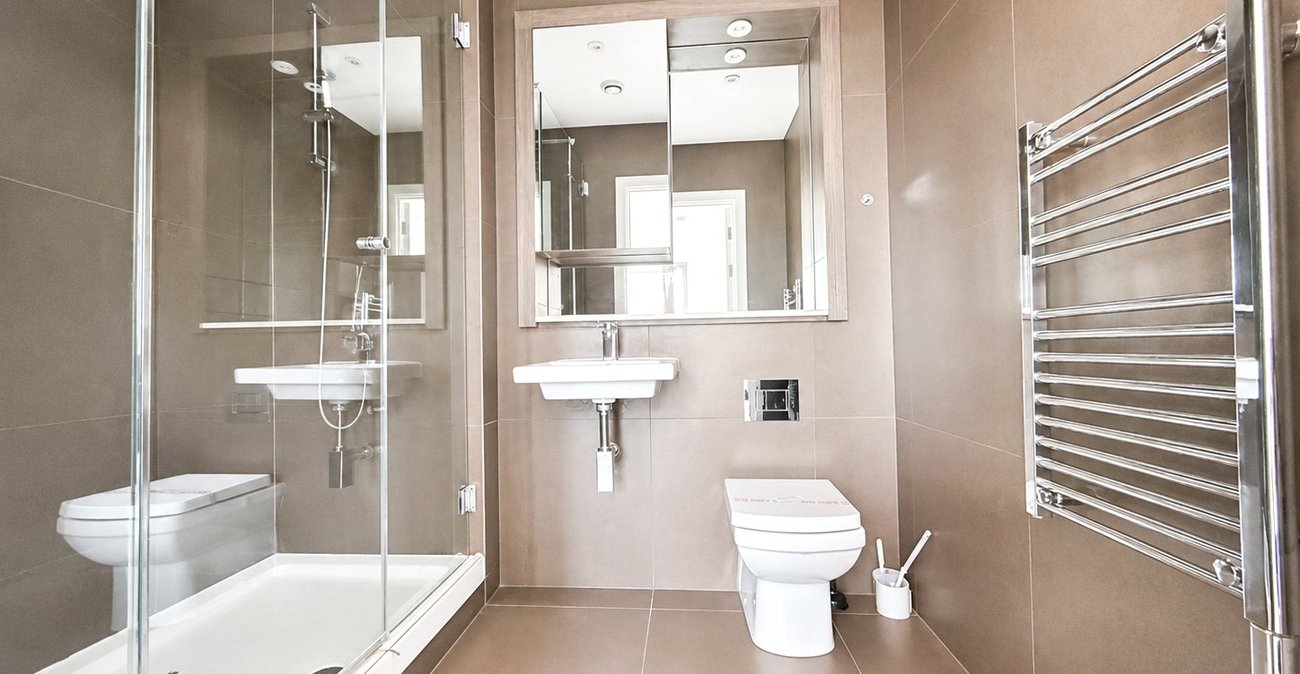 2 bedroom property for sale in London | Robinson Jackson
