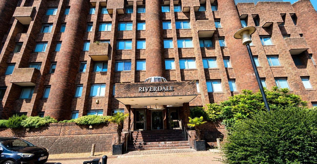 2 bedroom property for sale in London | Robinson Jackson