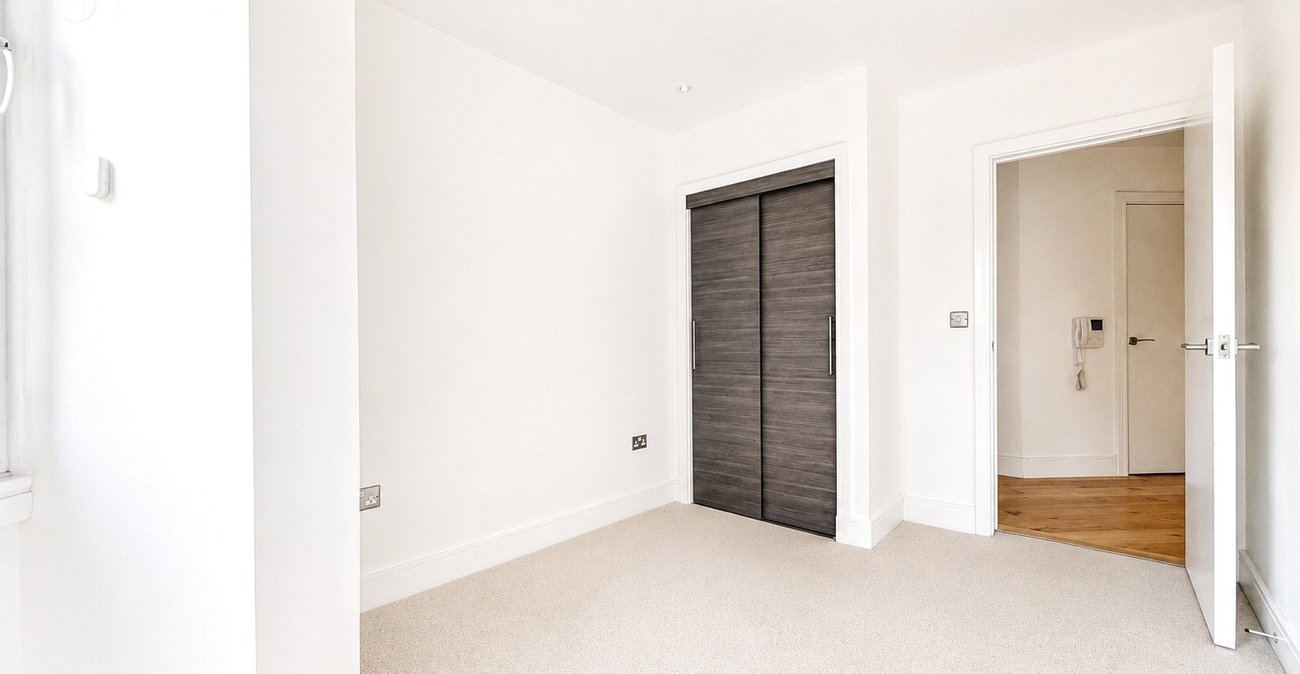 2 bedroom property for sale in London | Robinson Jackson