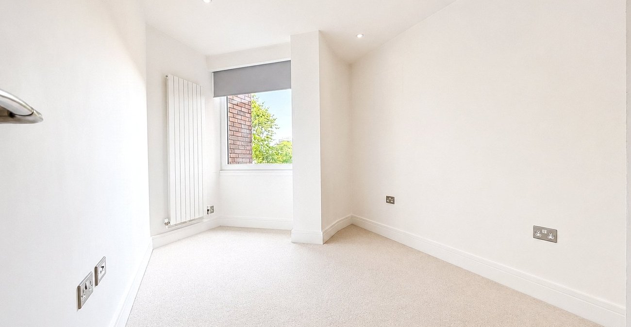 2 bedroom property for sale in London | Robinson Jackson