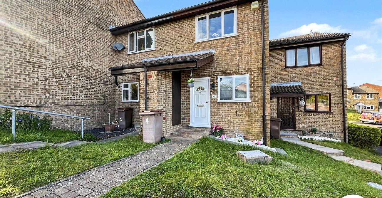2 bedroom house for sale in Chatham | Robinson Michael & Jackson