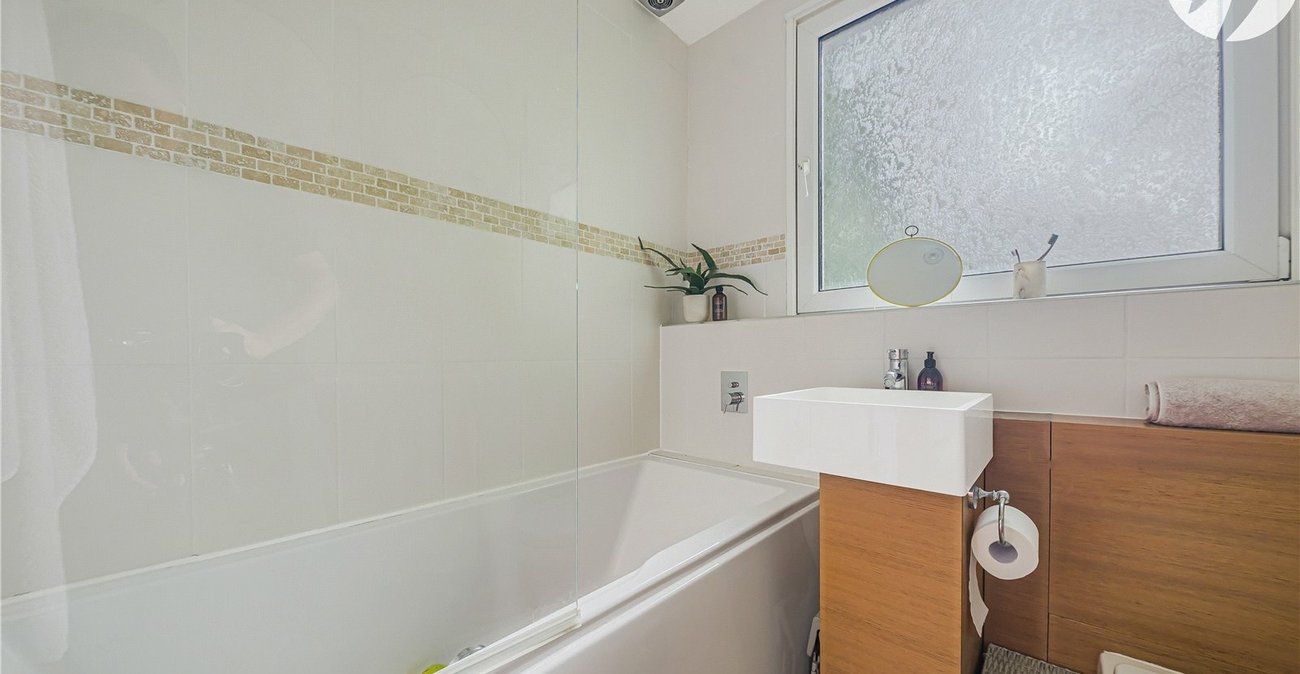 2 bedroom house for sale in Dartford | Robinson Jackson