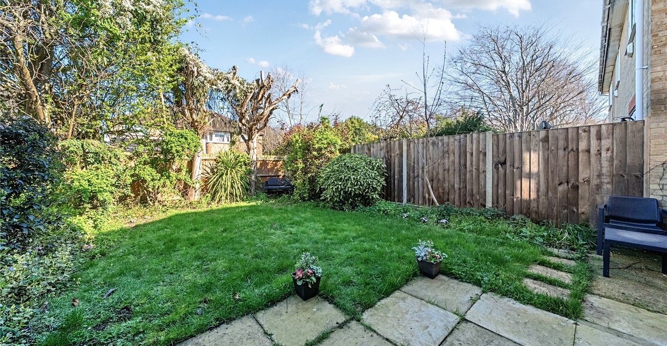 2 bedroom house for sale in London | Robinson Jackson