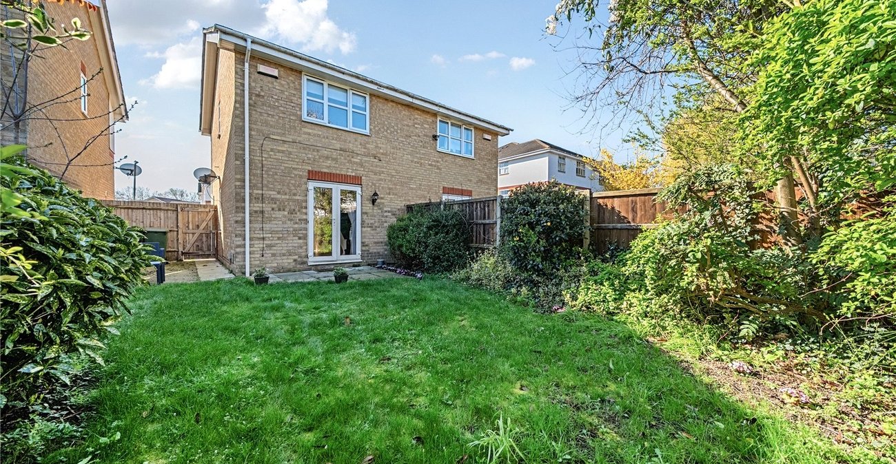 2 bedroom house for sale in London | Robinson Jackson