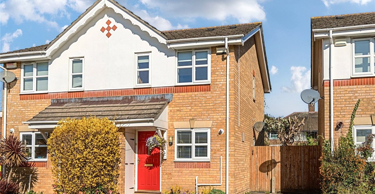 2 bedroom house for sale in London | Robinson Jackson