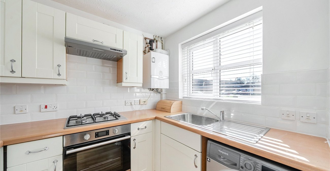 2 bedroom house for sale in London | Robinson Jackson
