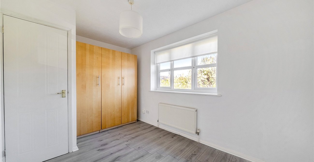 2 bedroom house for sale in London | Robinson Jackson