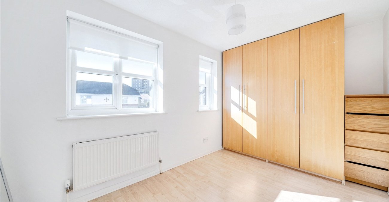 2 bedroom house for sale in London | Robinson Jackson