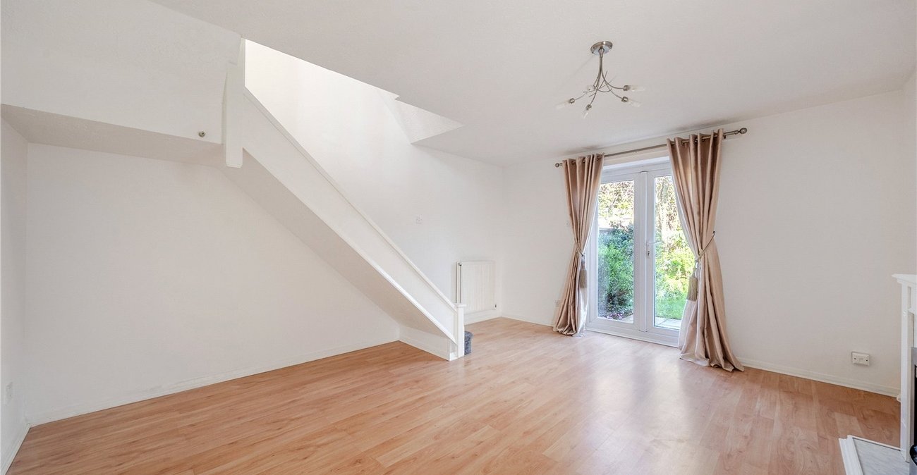 2 bedroom house for sale in London | Robinson Jackson