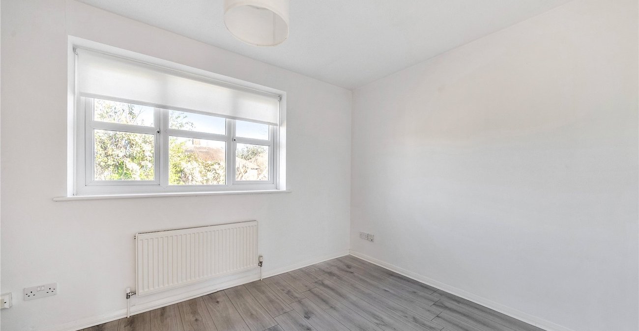 2 bedroom house for sale in London | Robinson Jackson