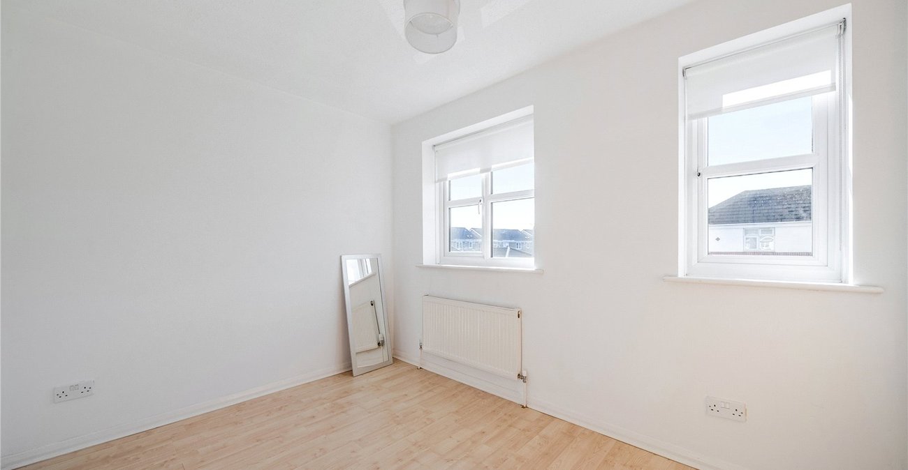2 bedroom house for sale in London | Robinson Jackson