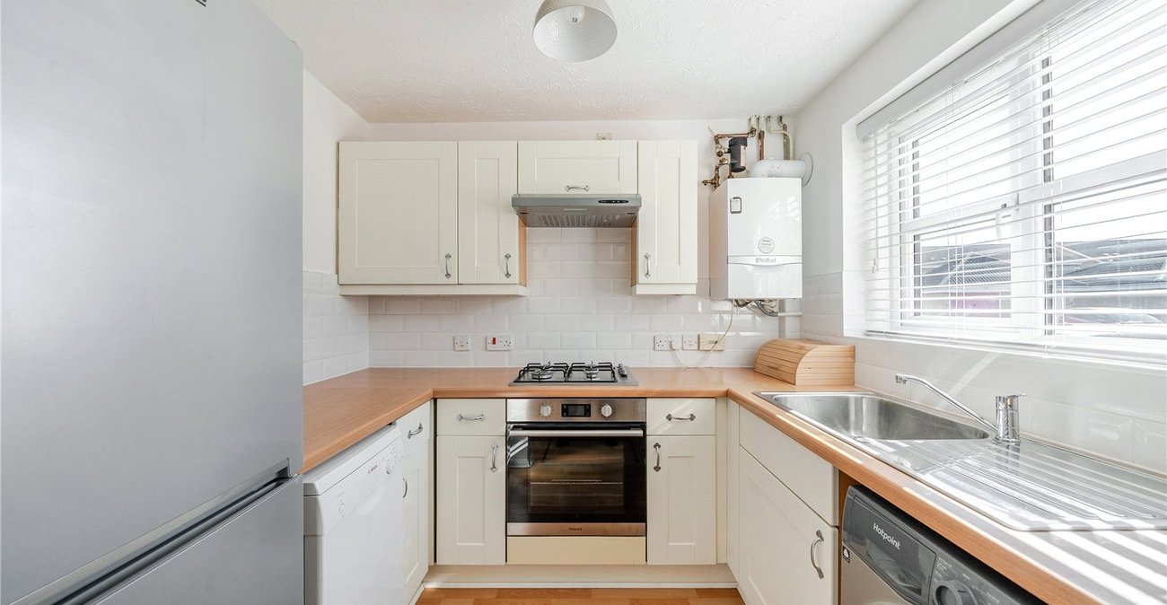 2 bedroom house for sale in London | Robinson Jackson