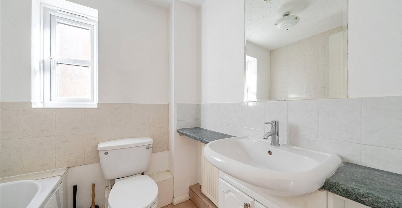 2 bedroom house for sale in London | Robinson Jackson