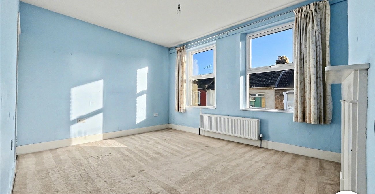 2 bedroom house for sale in Strood | Robinson Michael & Jackson