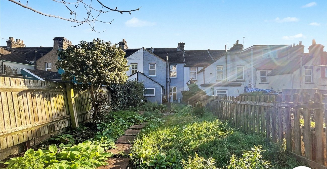 2 bedroom house for sale in Strood | Robinson Michael & Jackson