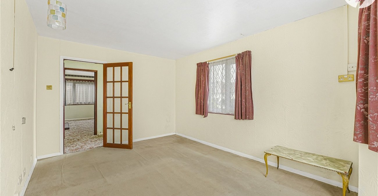 2 bedroom bungalow for sale in Sidcup | Robinson Jackson