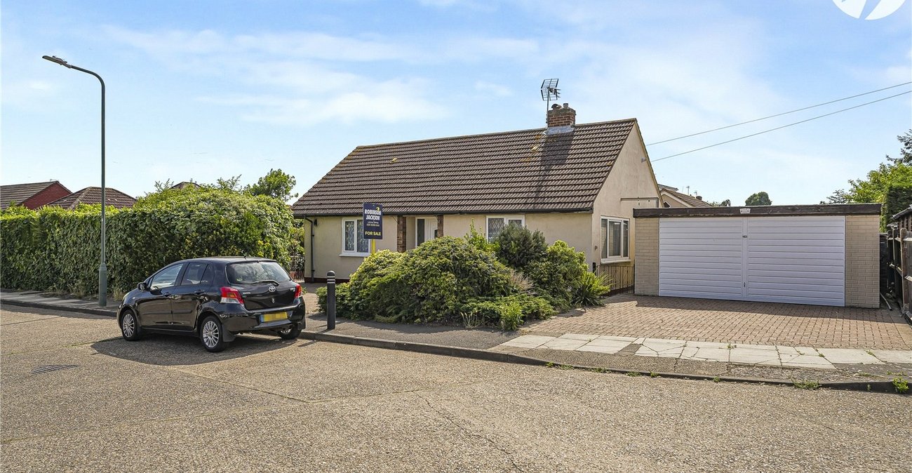 2 bedroom bungalow for sale in Sidcup | Robinson Jackson