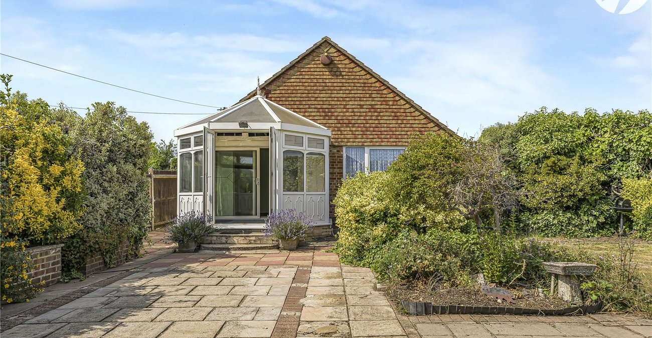 2 bedroom bungalow for sale in Sidcup | Robinson Jackson