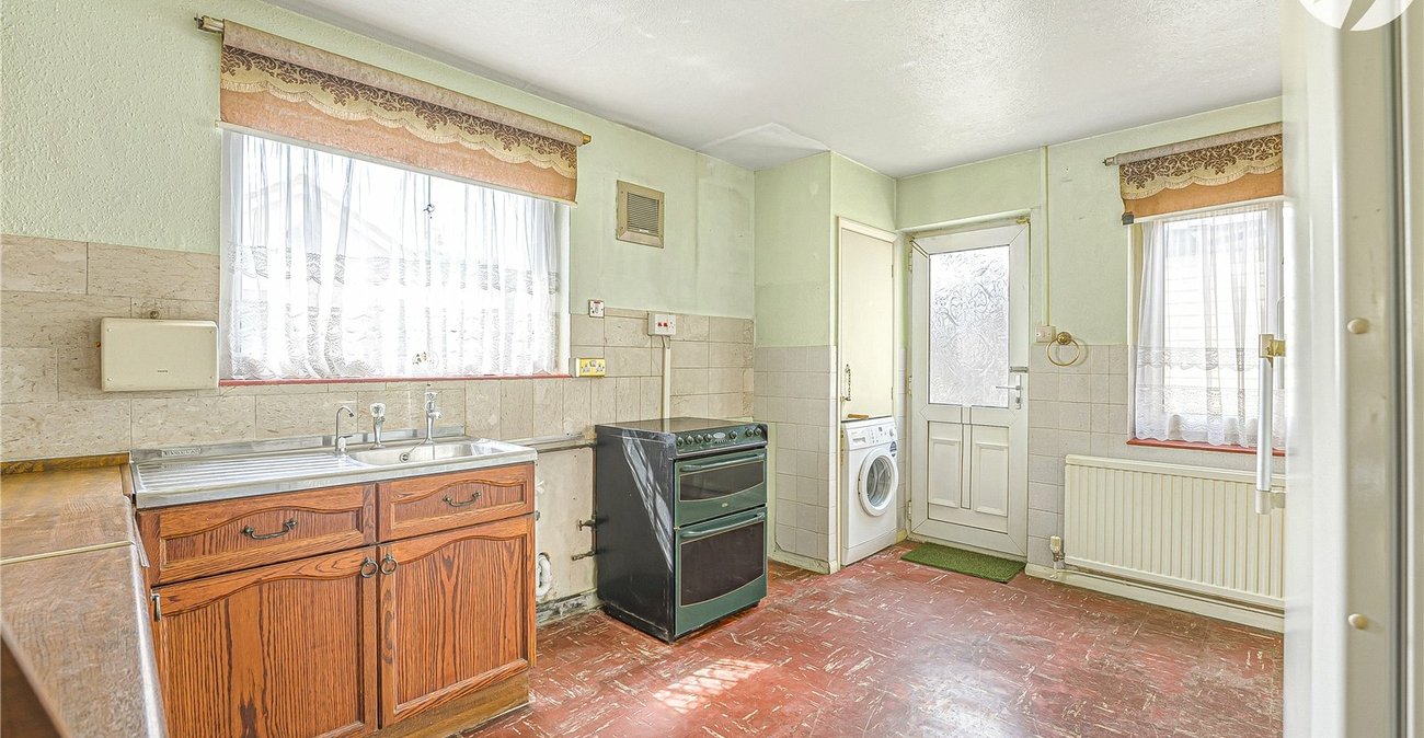 2 bedroom bungalow for sale in Sidcup | Robinson Jackson