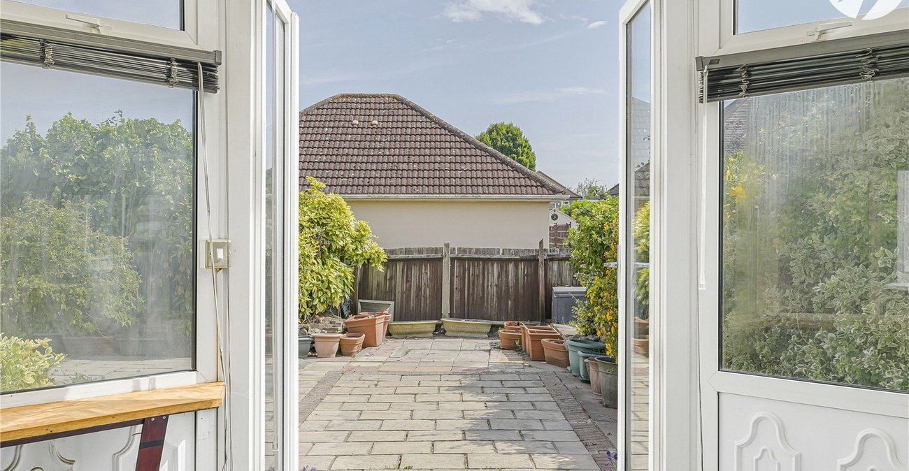 2 bedroom bungalow for sale in Sidcup | Robinson Jackson