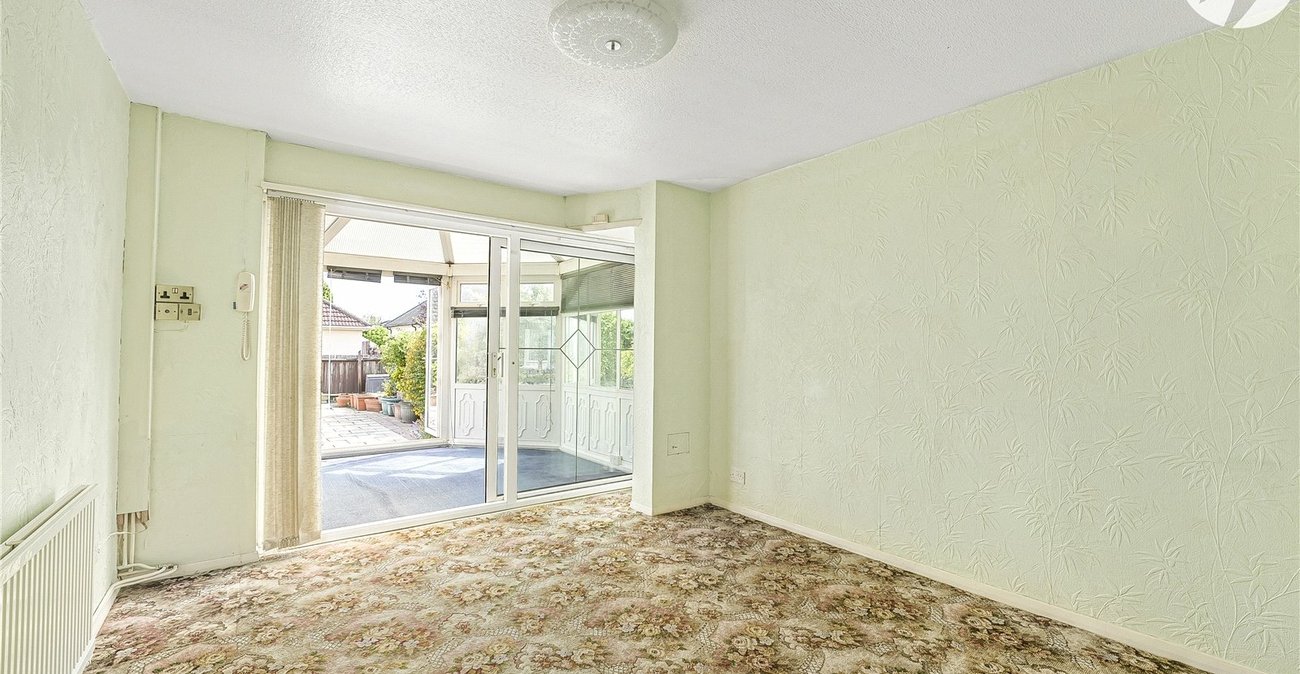2 bedroom bungalow for sale in Sidcup | Robinson Jackson