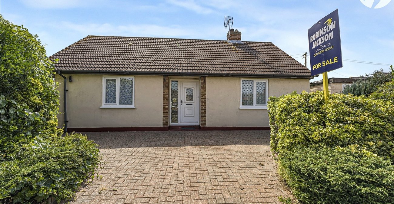 2 bedroom bungalow for sale in Sidcup | Robinson Jackson