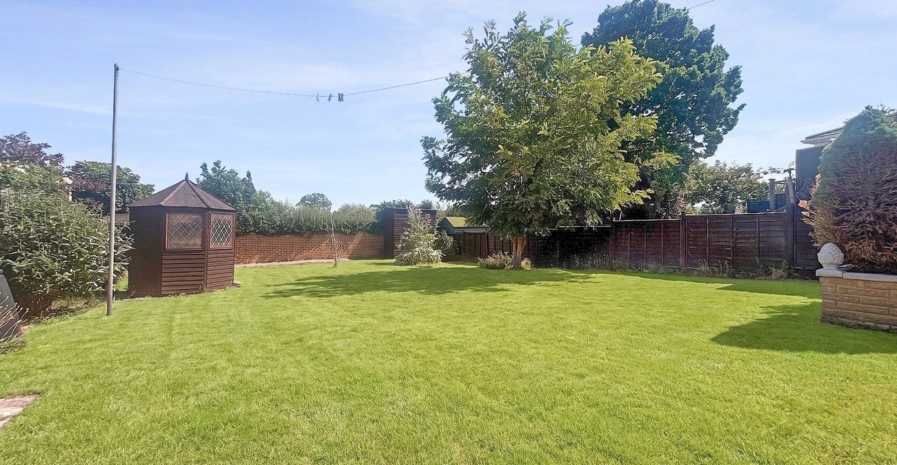 3 bedroom bungalow for sale in Bexley | Robinson Jackson