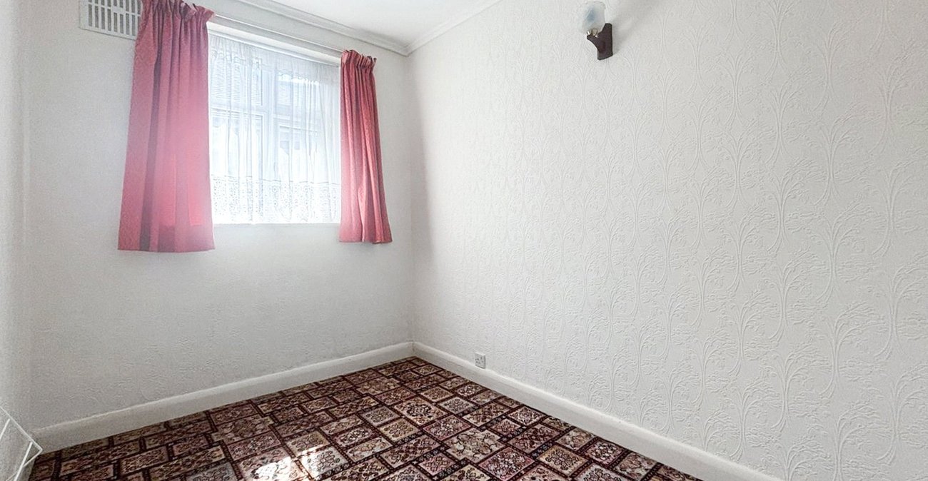 3 bedroom bungalow for sale in Bexley | Robinson Jackson
