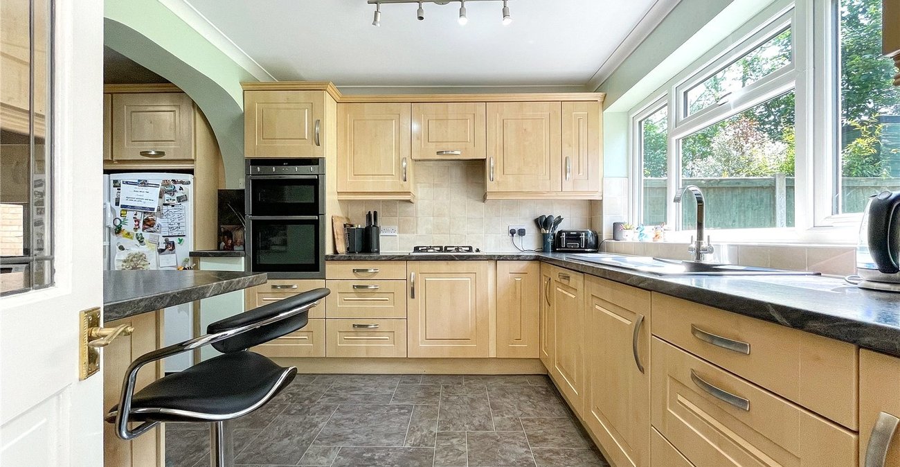 4 bedroom house for sale in Rainham | Robinson Michael & Jackson