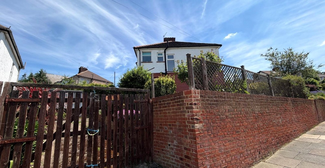 3 bedroom house for sale in Shooters Hill | Robinson Jackson