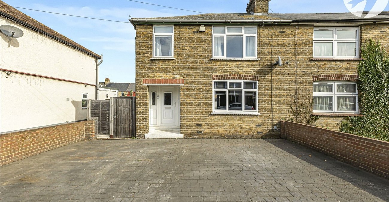 3 bedroom house for sale in Swanscombe | Robinson Jackson