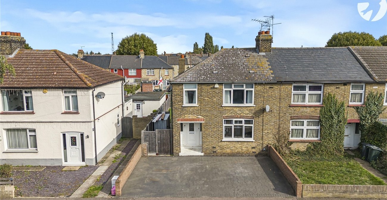 3 bedroom house for sale in Swanscombe | Robinson Jackson