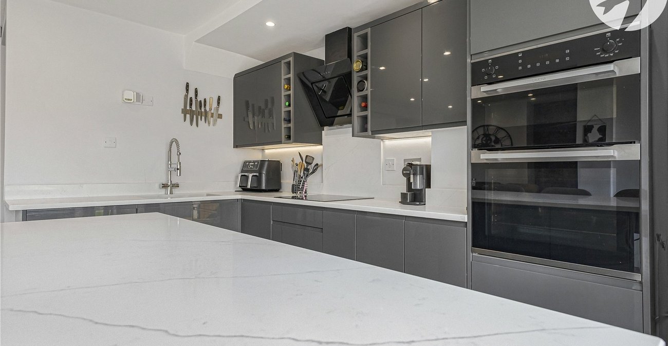 3 bedroom house for sale in Swanscombe | Robinson Jackson