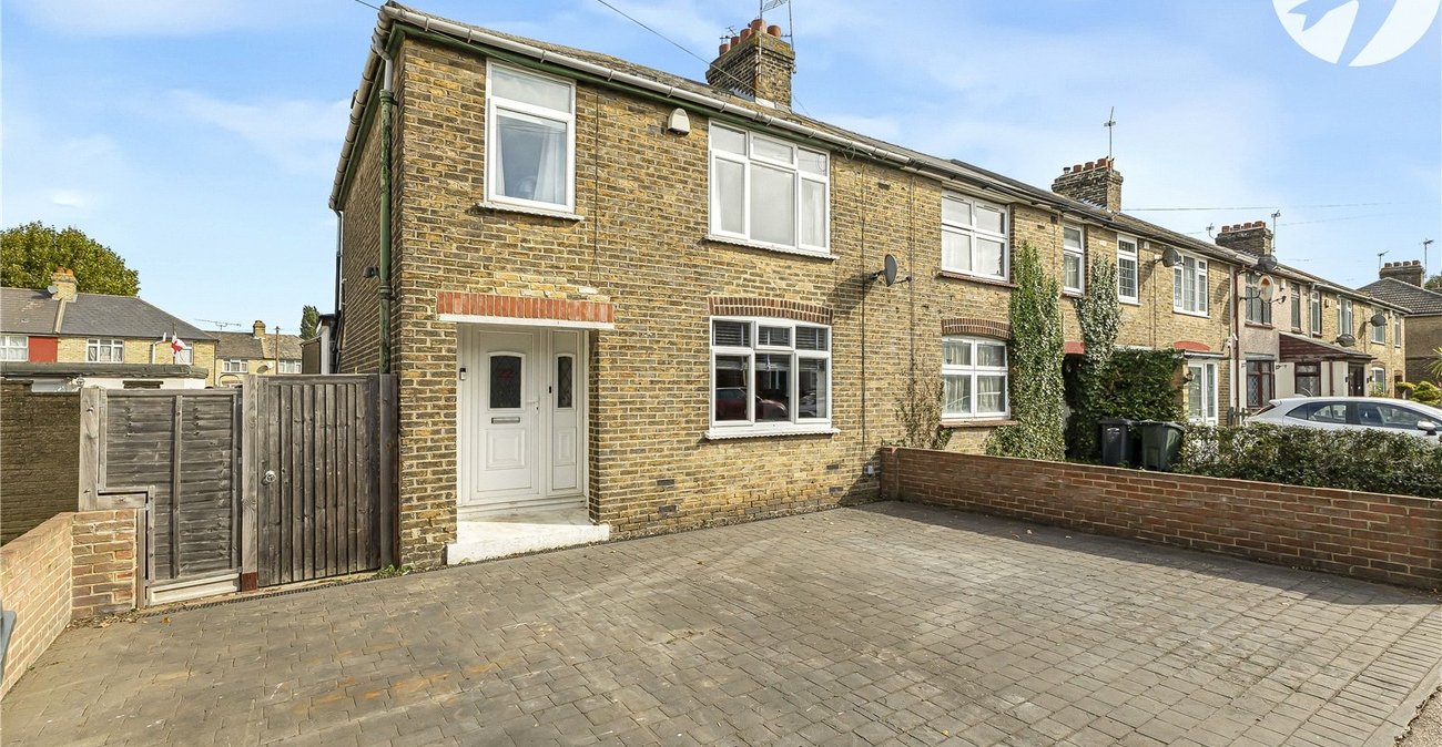 3 bedroom house for sale in Swanscombe | Robinson Jackson