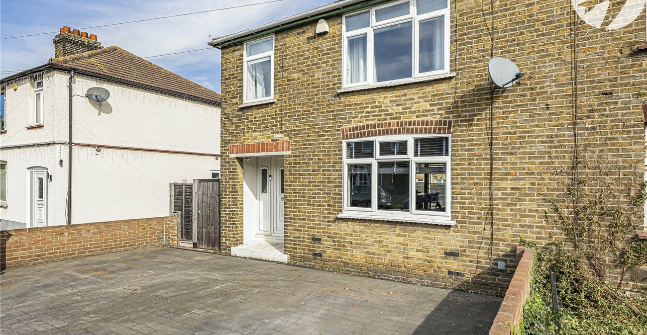 3 bedroom house for sale in Swanscombe | Robinson Jackson