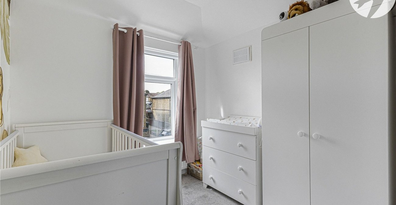 3 bedroom house for sale in Swanscombe | Robinson Jackson