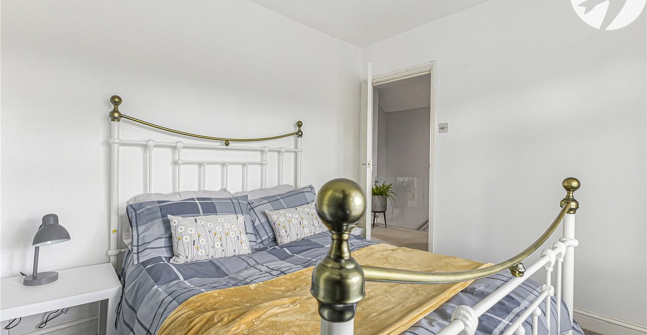 3 bedroom house for sale in Swanscombe | Robinson Jackson