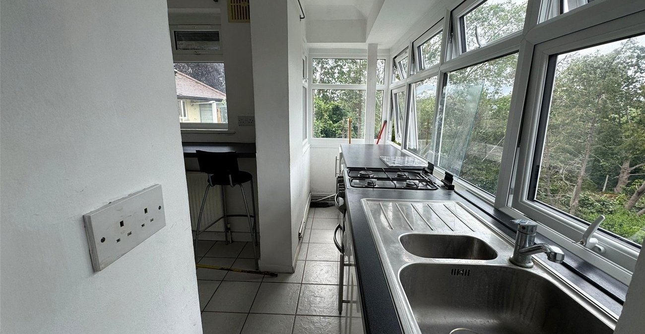 2 bedroom property for sale in London | Robinson Jackson