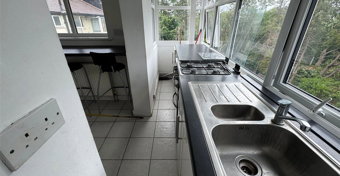 2 bedroom property for sale in London | Robinson Jackson