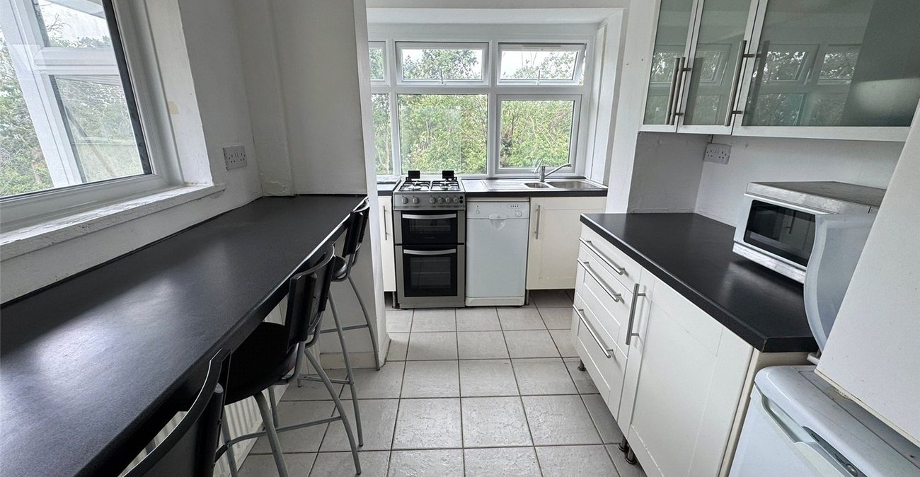 2 bedroom property for sale in London | Robinson Jackson